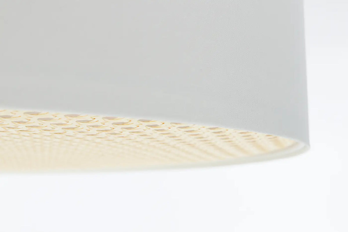 Plafonnier tissu blanc perle et diffuseur en rotin écru
