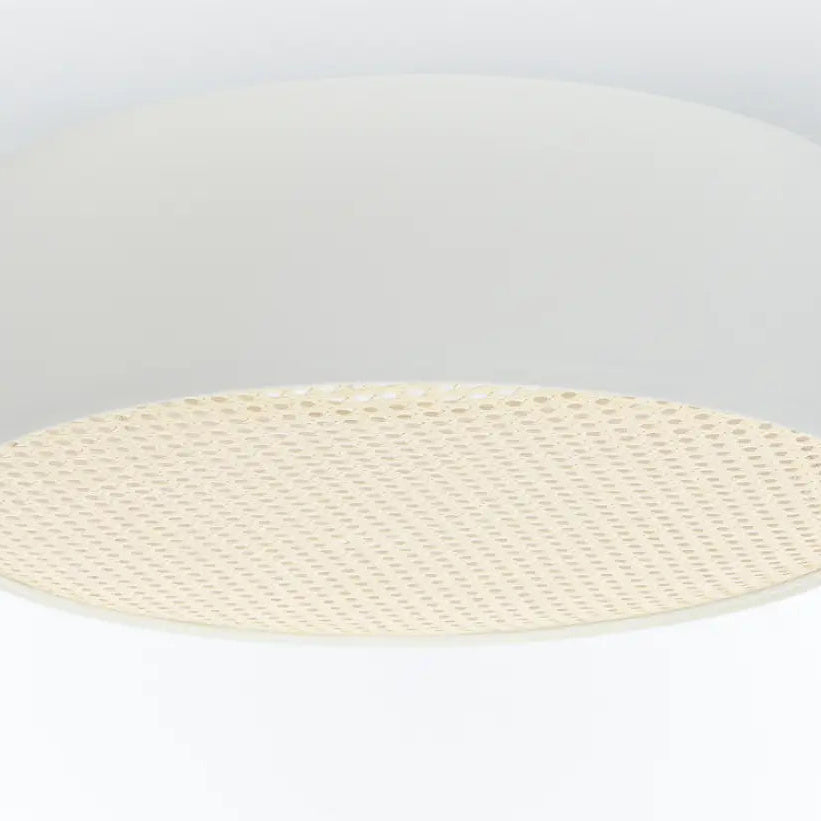 Plafonnier tissu blanc perle et diffuseur en rotin écru
