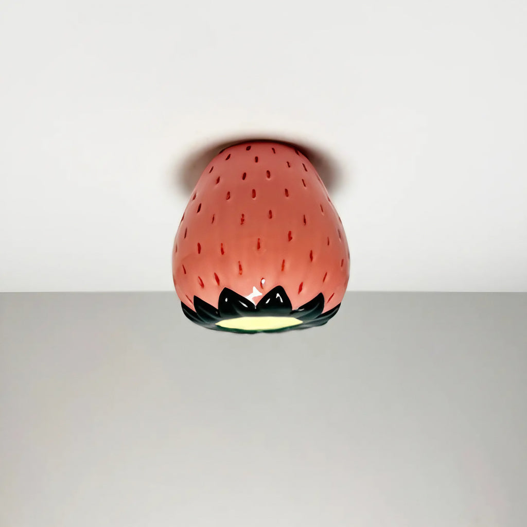 Plafonnier en forme de fraise, déco douce et gourmande