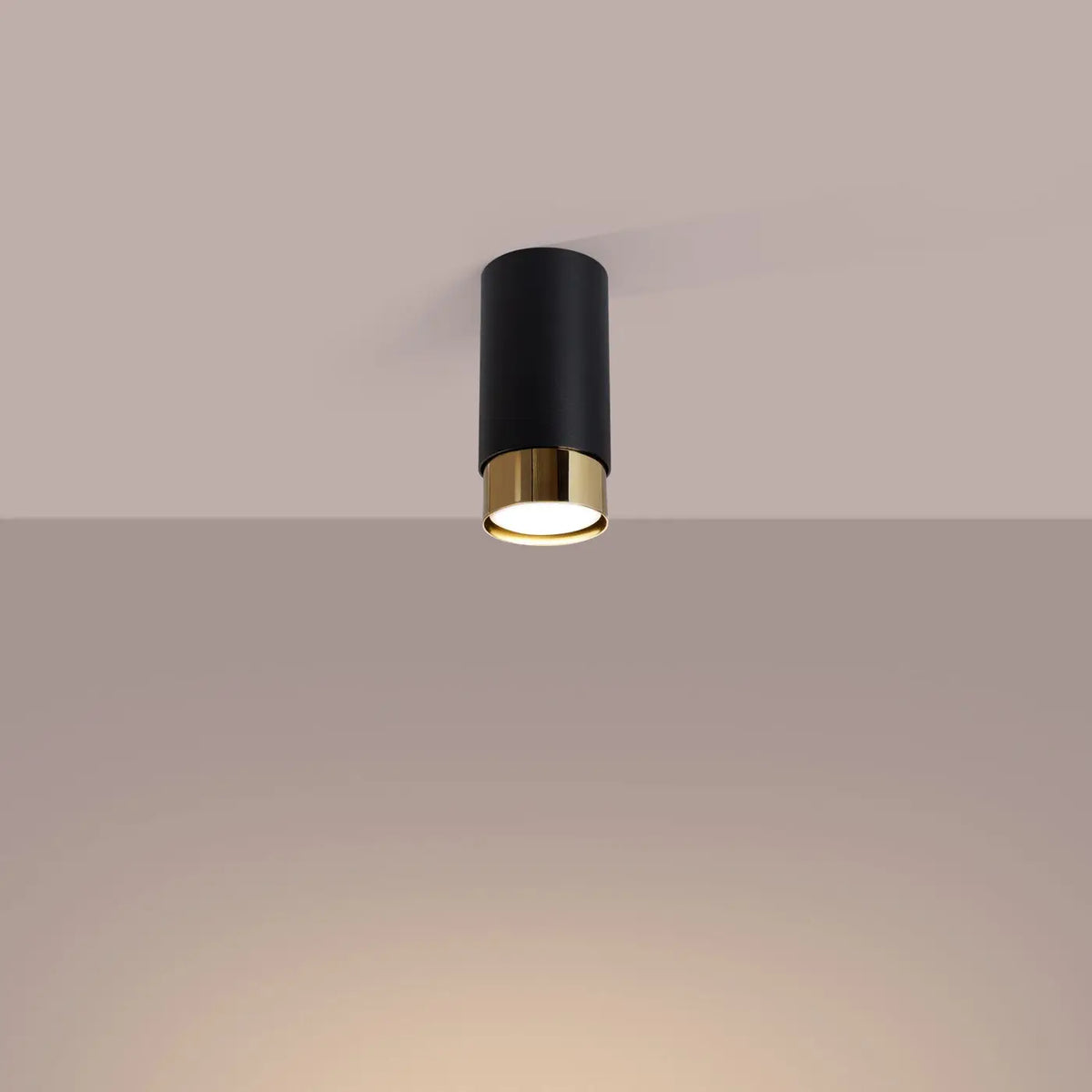 Plafonnier tube en acier noir mat à bague dorée, 12,5 cm