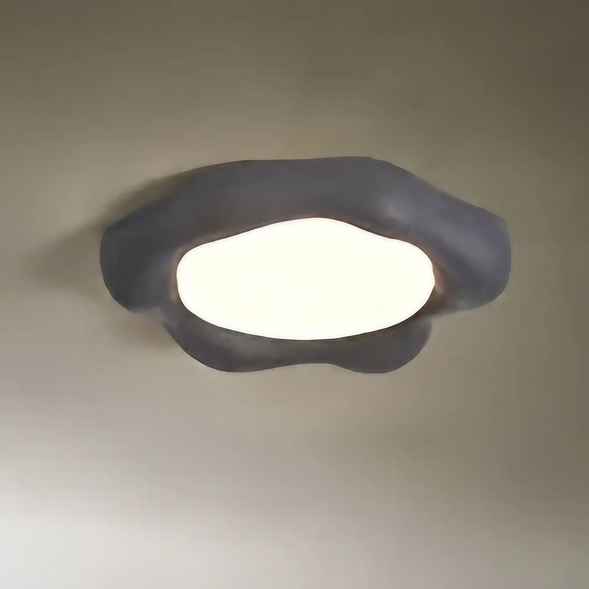 Plafonnier asymétrique aux courbes douces, quatre coloris, noir
