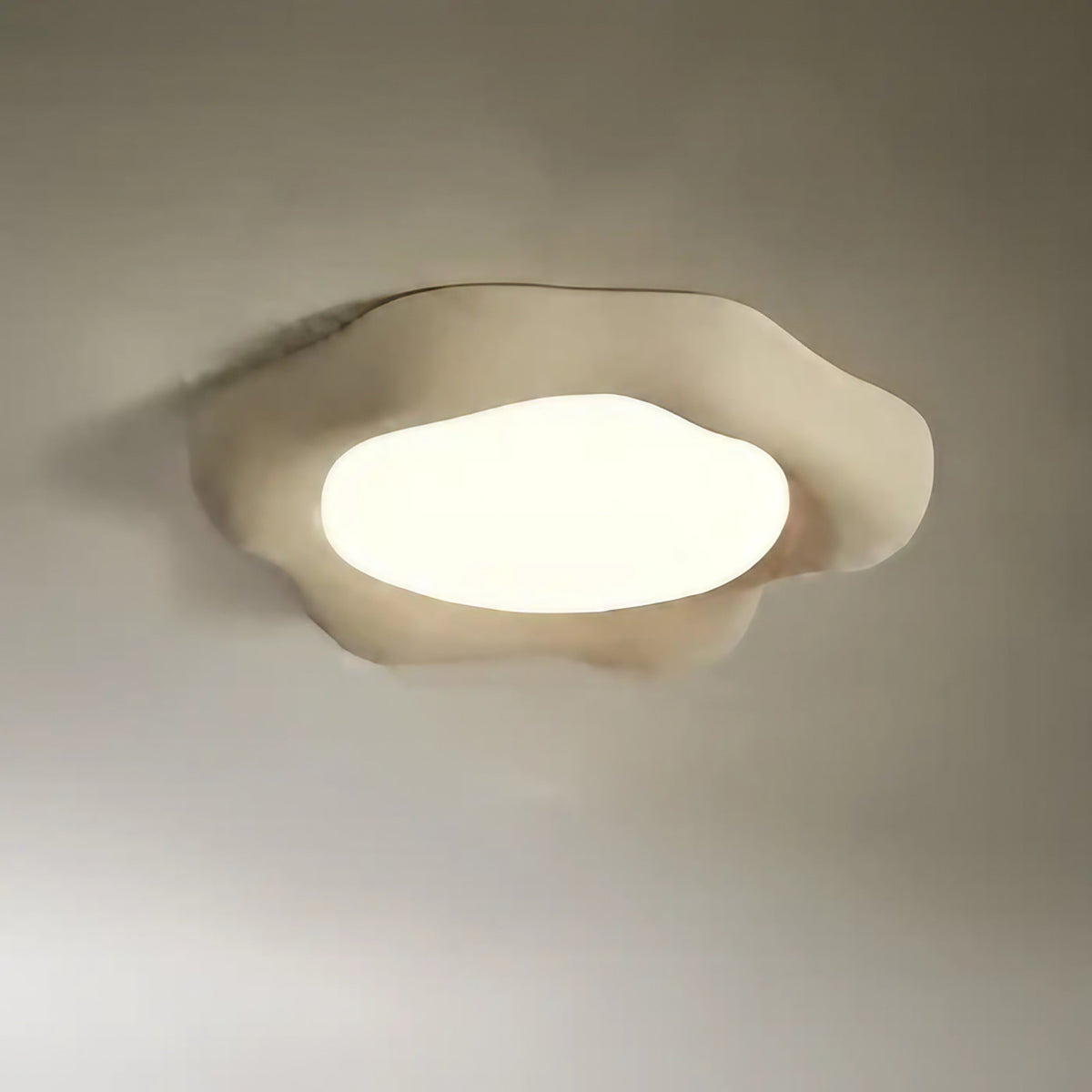Plafonnier asymétrique aux courbes douces, quatre coloris, beige
