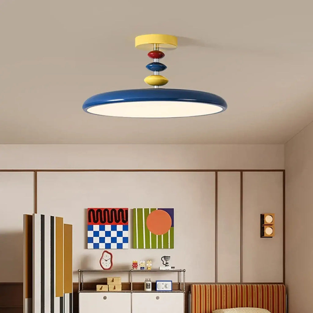 Plafonnier coloré au design moderne, deux modèles