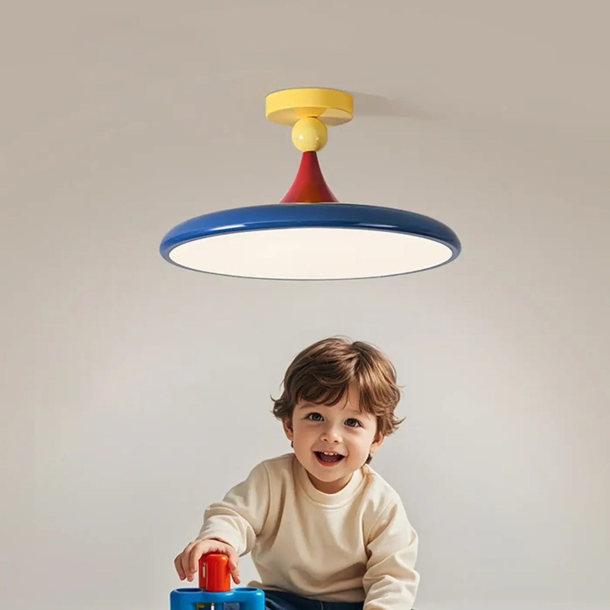 Plafonnier coloré au design moderne, deux modèles