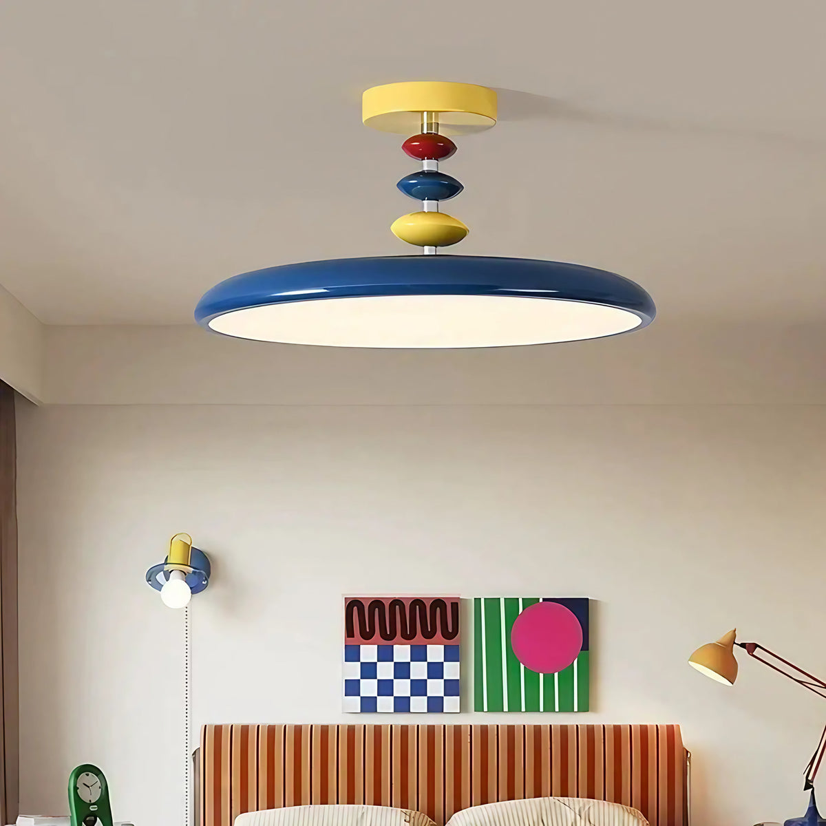 Plafonnier coloré au design moderne, deux modèles