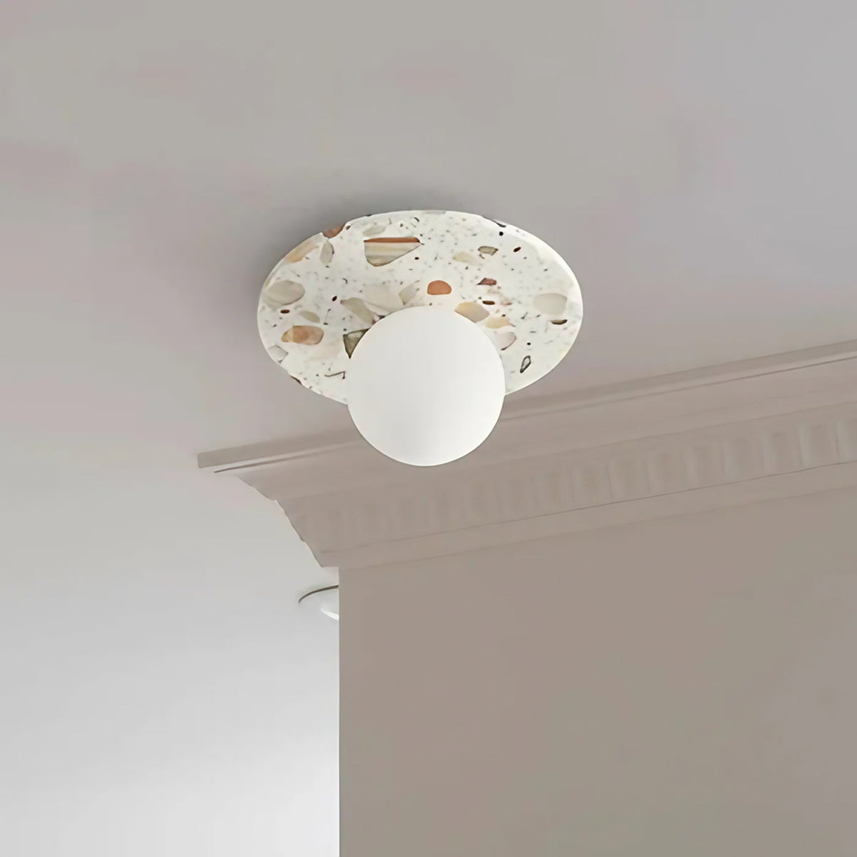 Plafonnier en marbre blanc avec globe blanc, tailles S et M