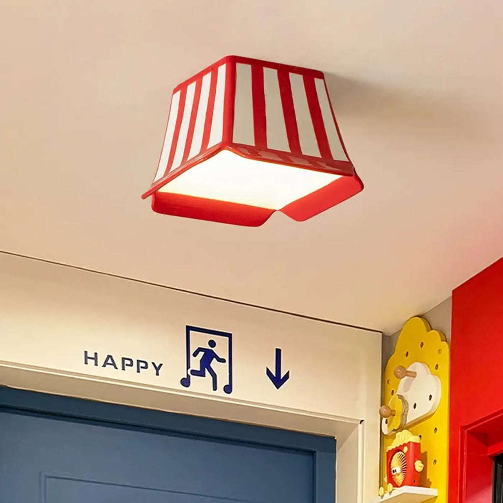 Plafonnier enfant rouge et blanc au design ludique