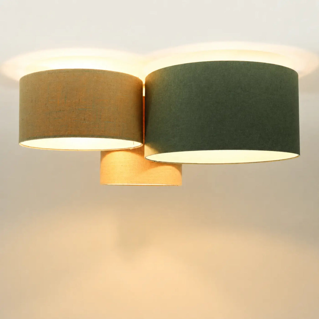 Plafonnier 3 abat-jour en tissu beige, vert et écru