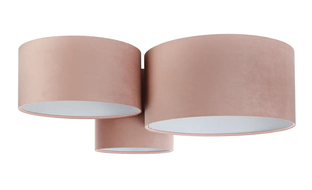 Plafonnier trois abat-jour en tissu rose, composition décalée 92 cm