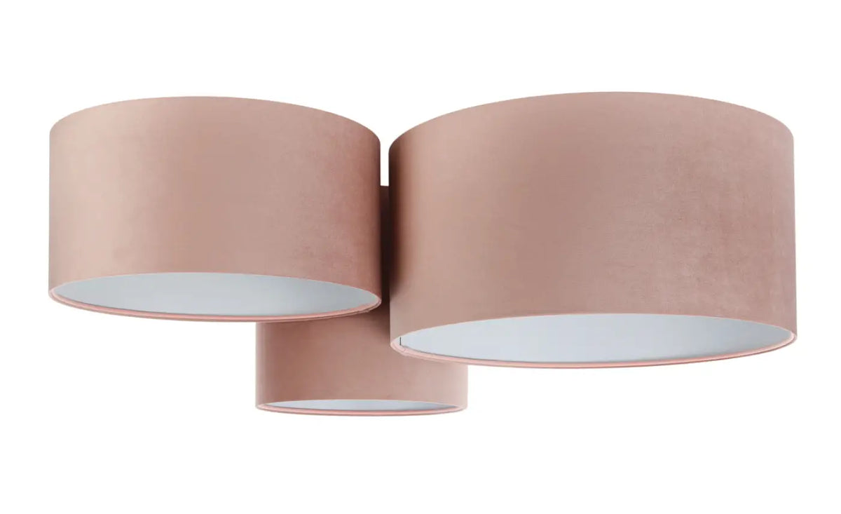 Plafonnier trois abat-jour en tissu rose, composition décalée 92 cm