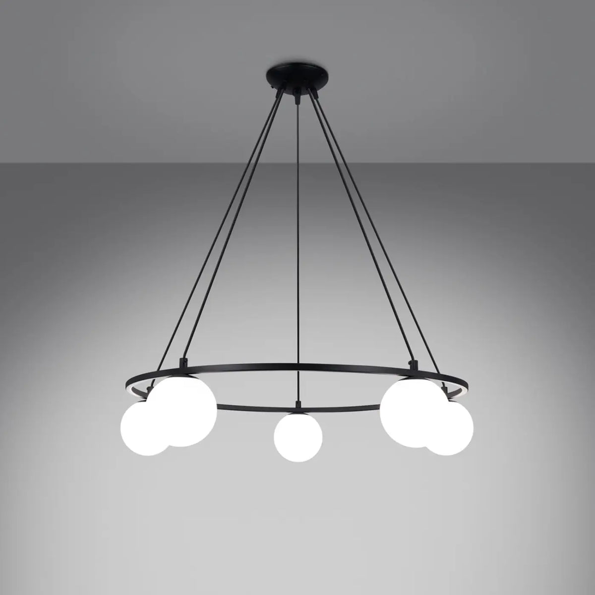 Suspension cercle en acier noir à globes en verre opale, 3 ou 5
