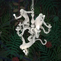 Suspension aux singes sculptés en résine, noire ou blanche, blanc
