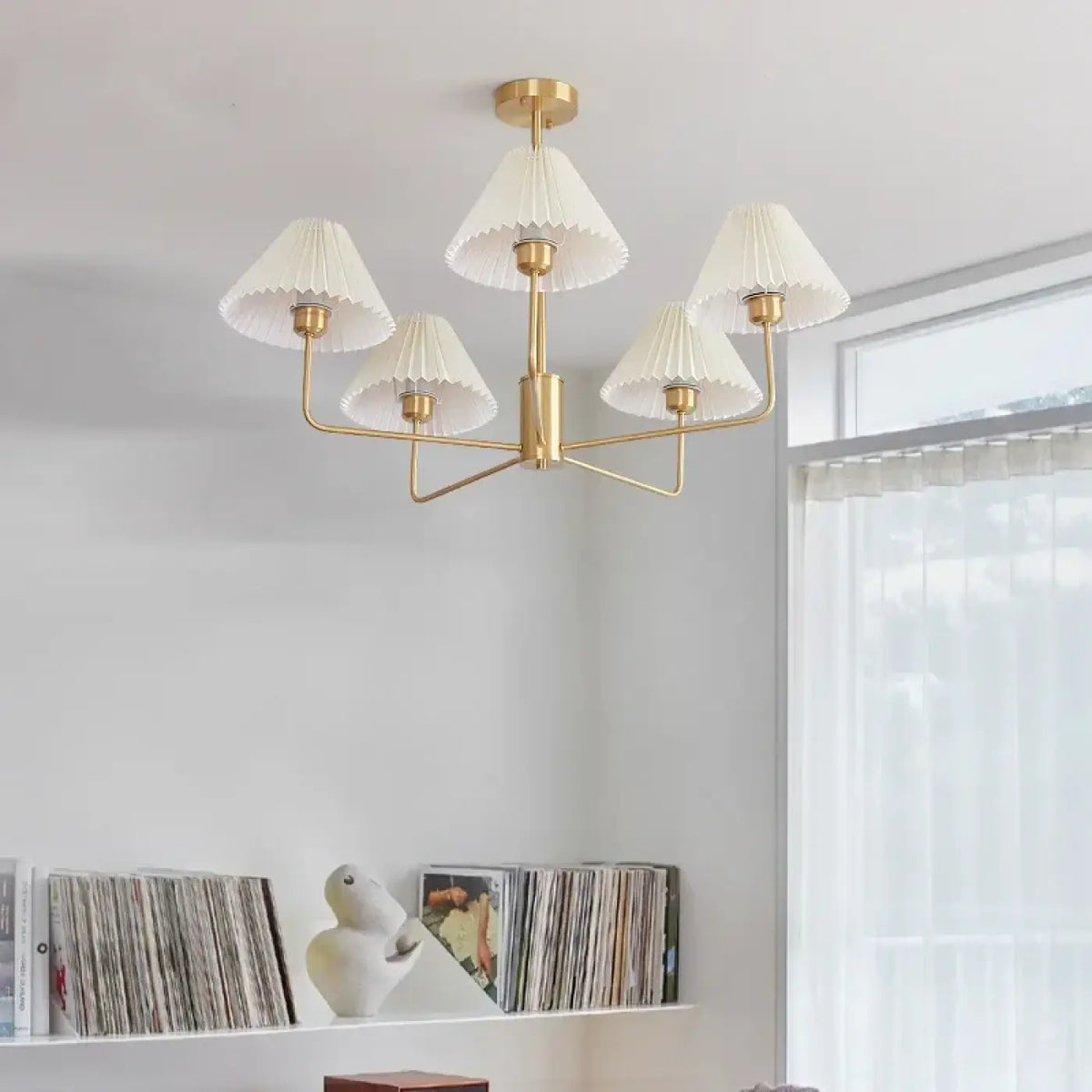 Lustre doré à abat-jours plissés, quatre tailles S à XL