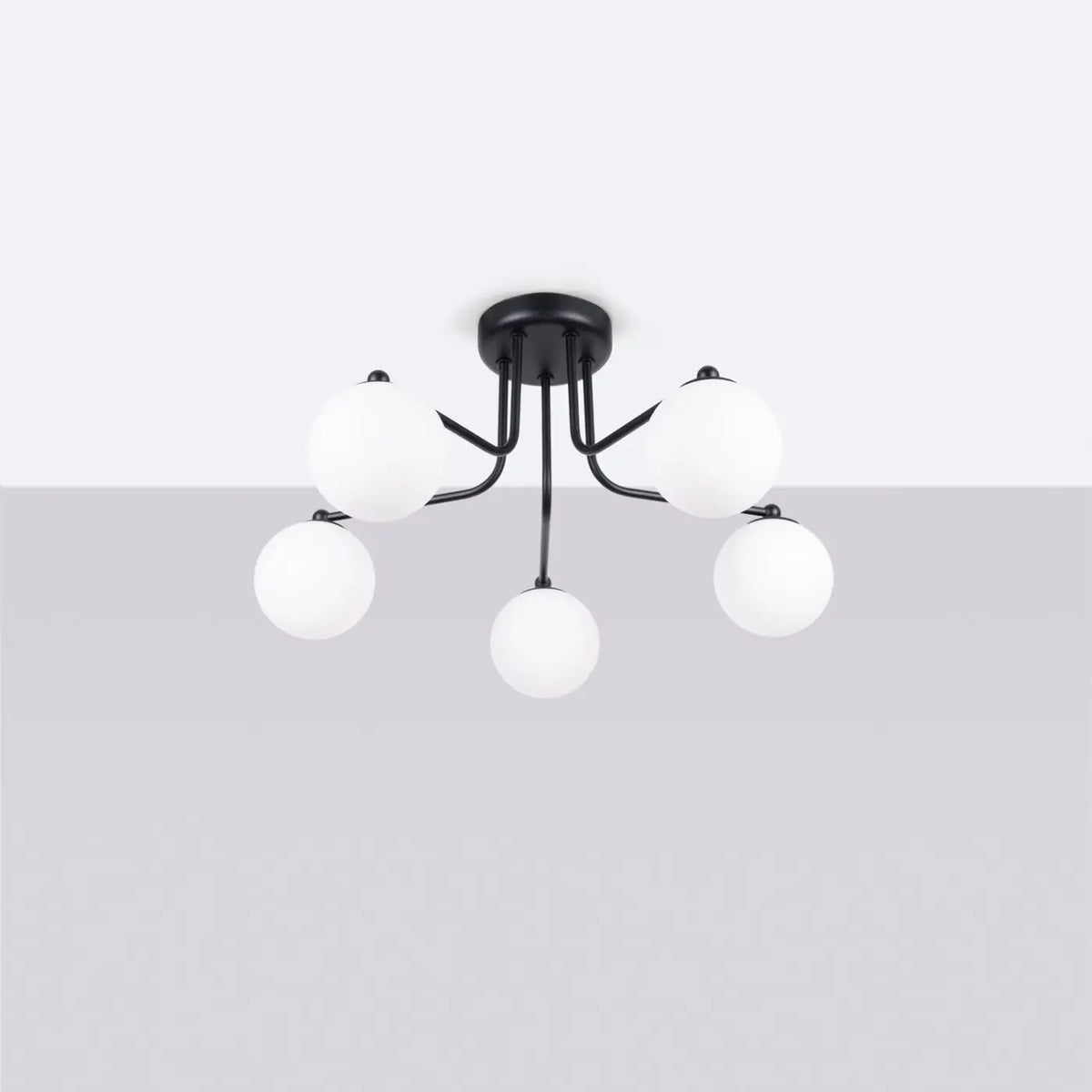 Plafonnier à globes en verre opale sur bras courbes, 3 ou 5, noir/blanc