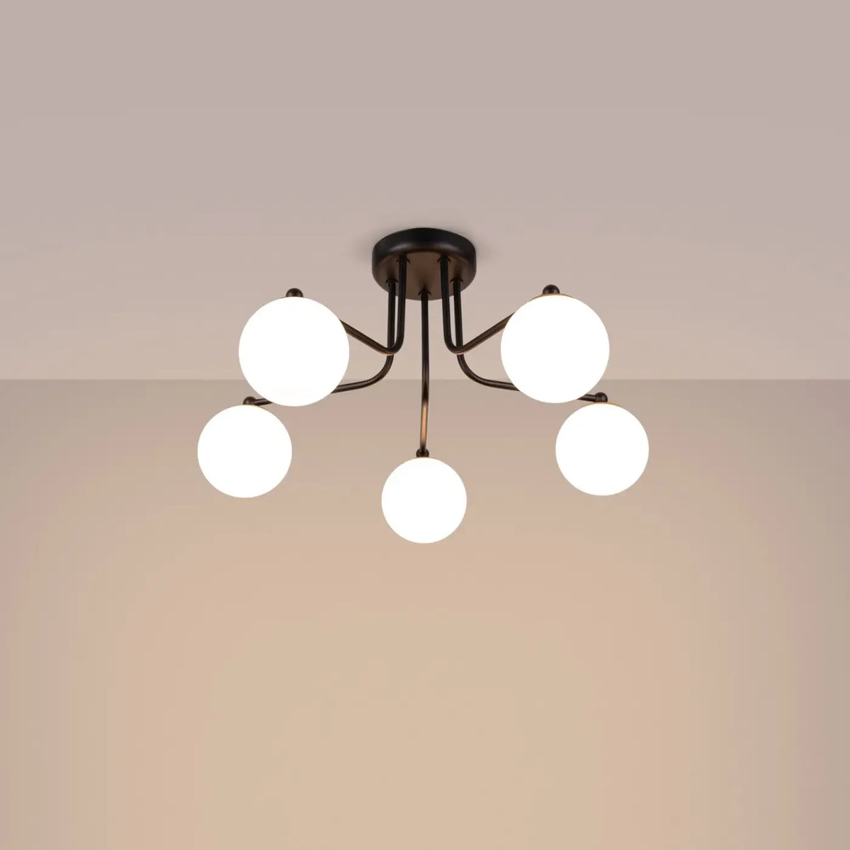 Plafonnier à globes en verre opale sur bras courbes, 3 ou 5