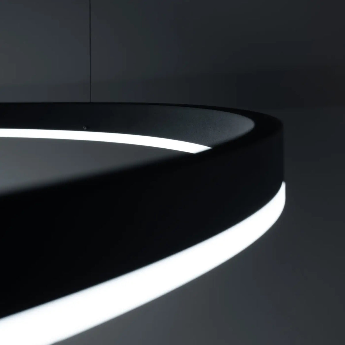 Suspension cercle LED en aluminium noir, 80 cm, blanc chaud