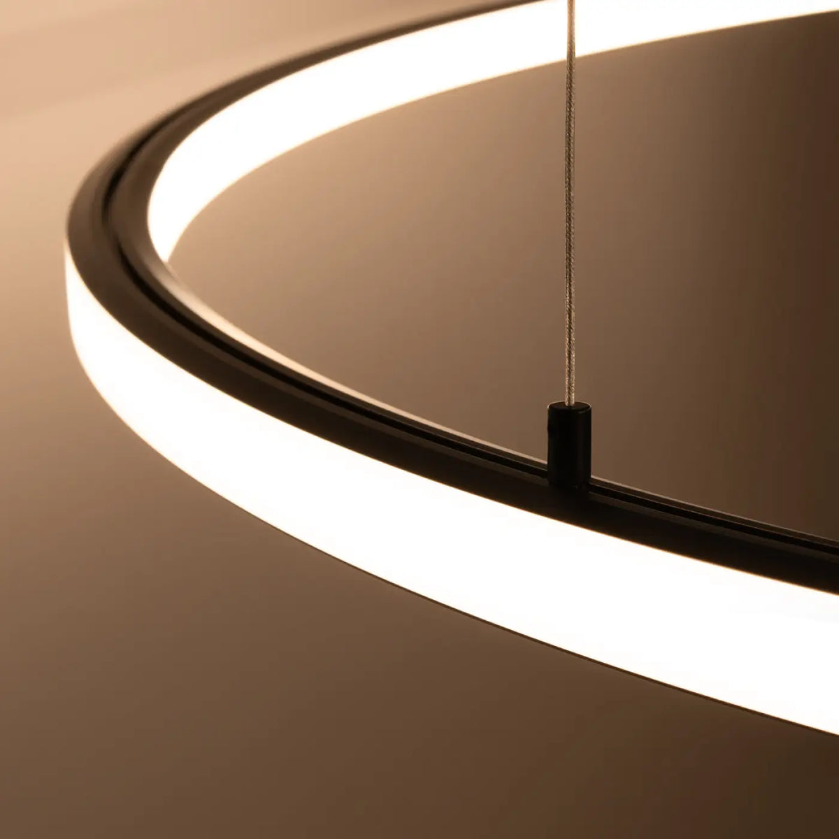 Grande suspension anneau LED noire, 90 ou 120 cm, 3000 K
