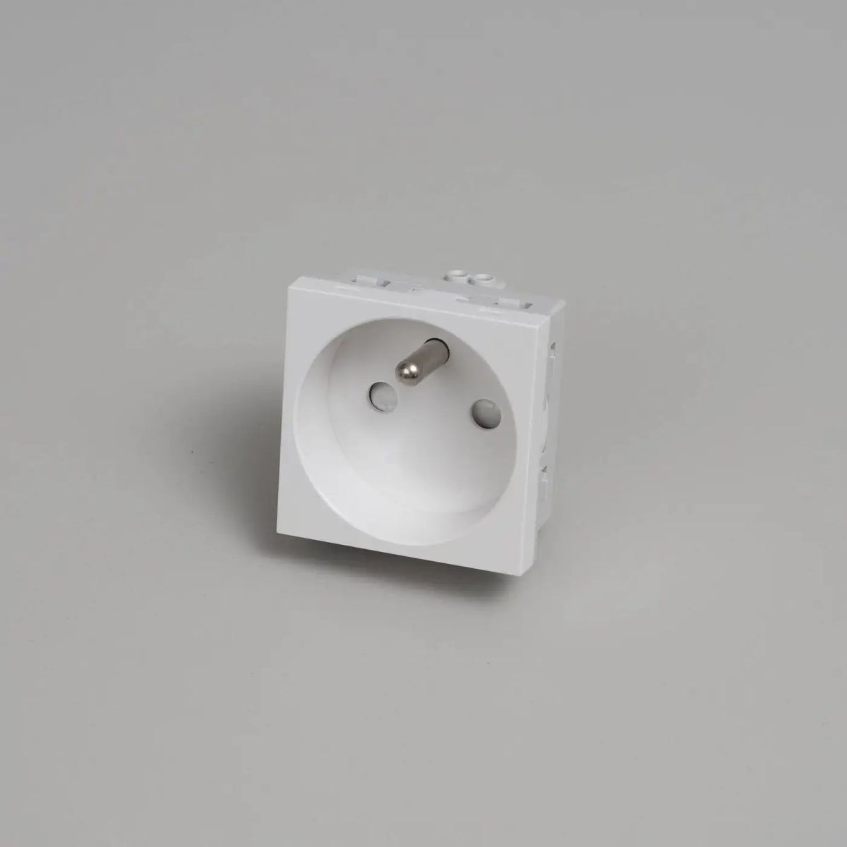 Prise de courant 2P+T type E, 16 A, module 45 mm noir ou blanc, blanc