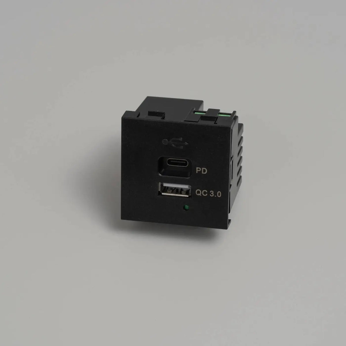 Prise USB-A et USB-C murale encastrée, charge rapide 30 W, noir