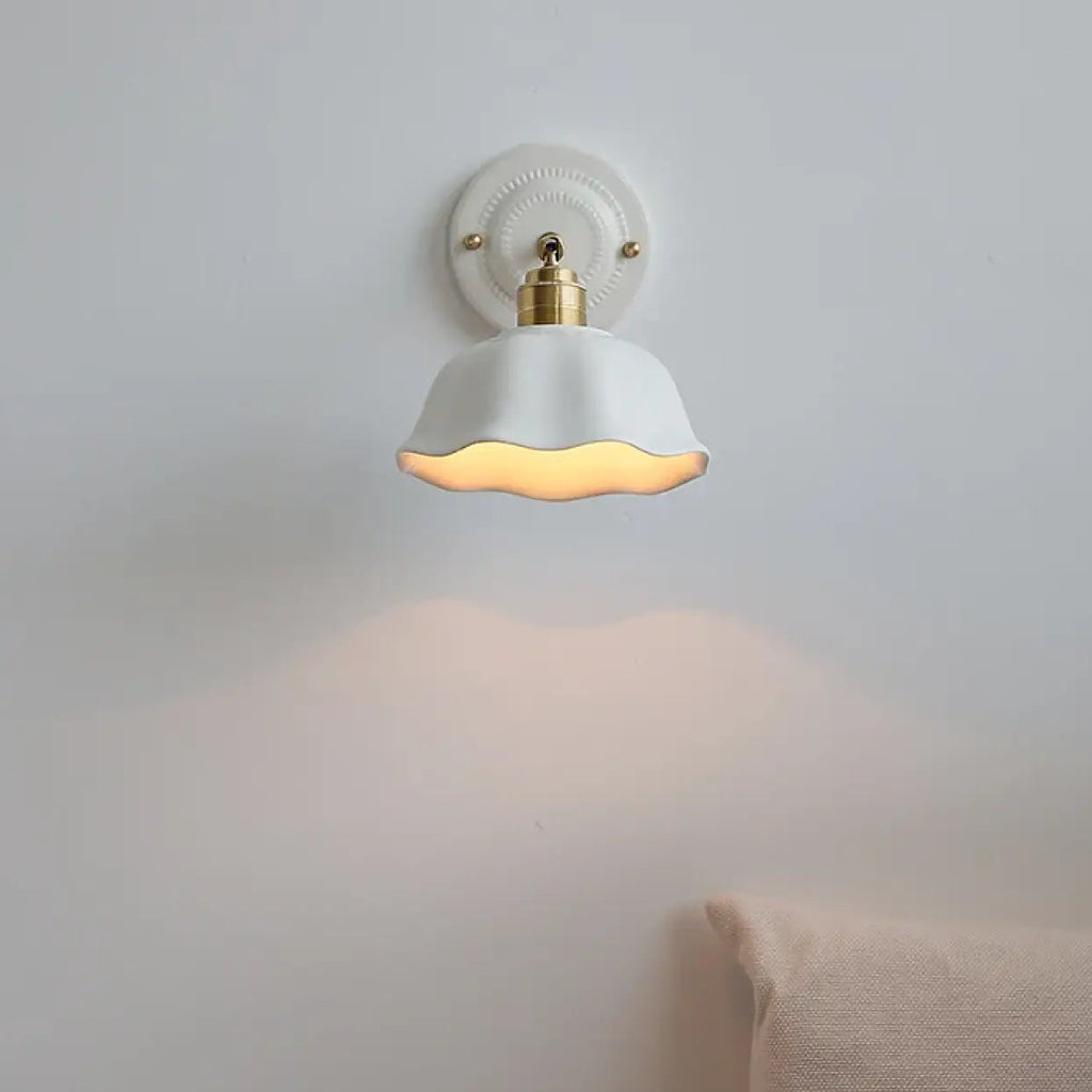 Petite applique murale blanche aspect céramique