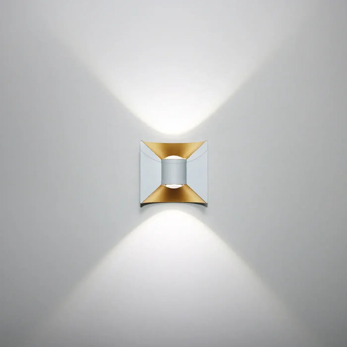 Petite applique extérieure incurvée en aluminium, noir ou blanc