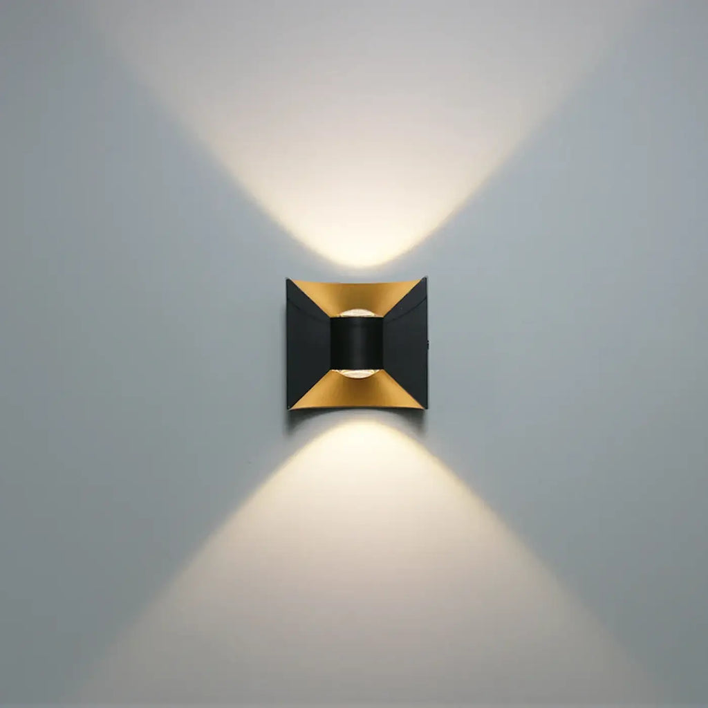 Petite applique extérieure incurvée en aluminium, noir ou blanc