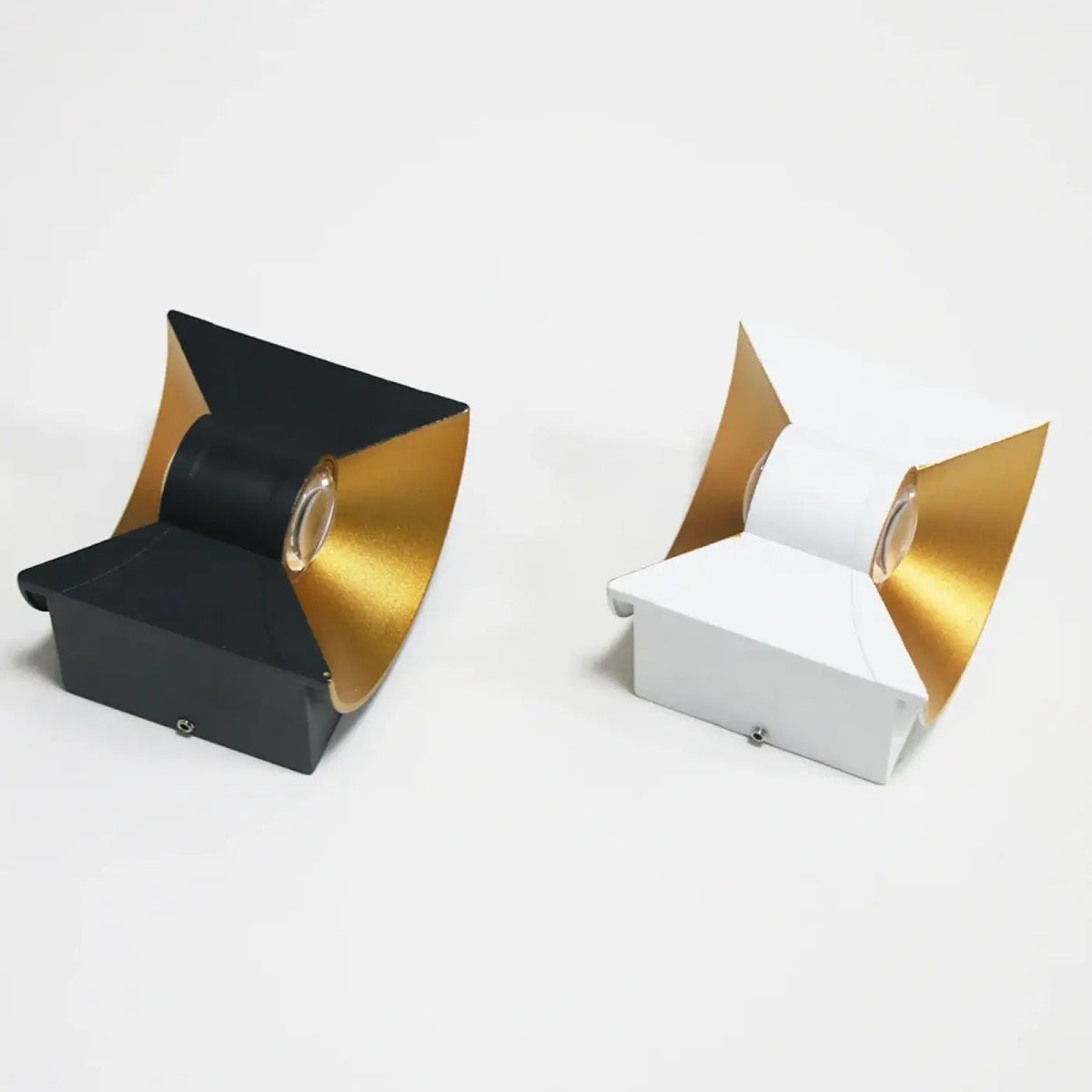 Petite applique extérieure incurvée en aluminium, noir ou blanc