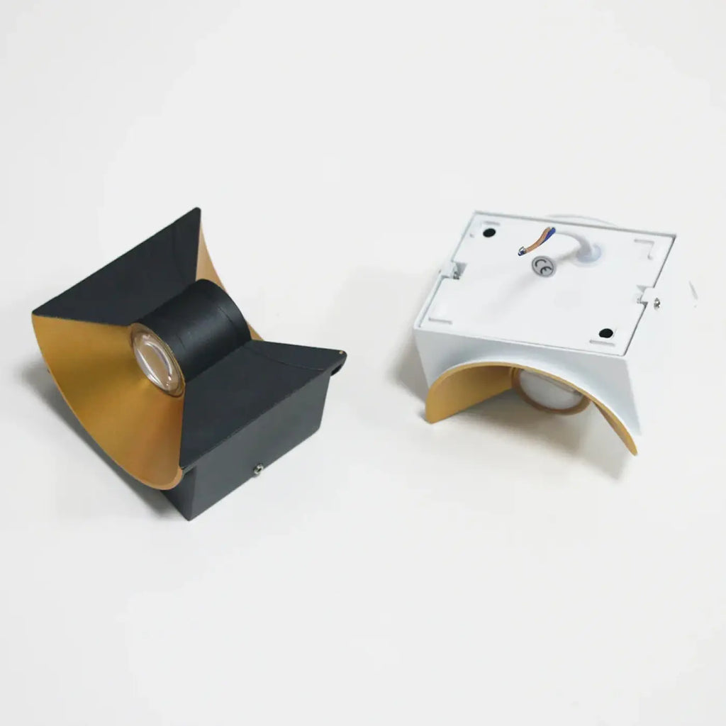 Petite applique extérieure incurvée en aluminium, noir ou blanc