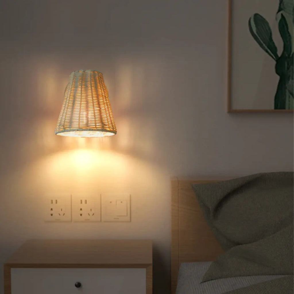 Petite applique murale en rotin clair, format chevet