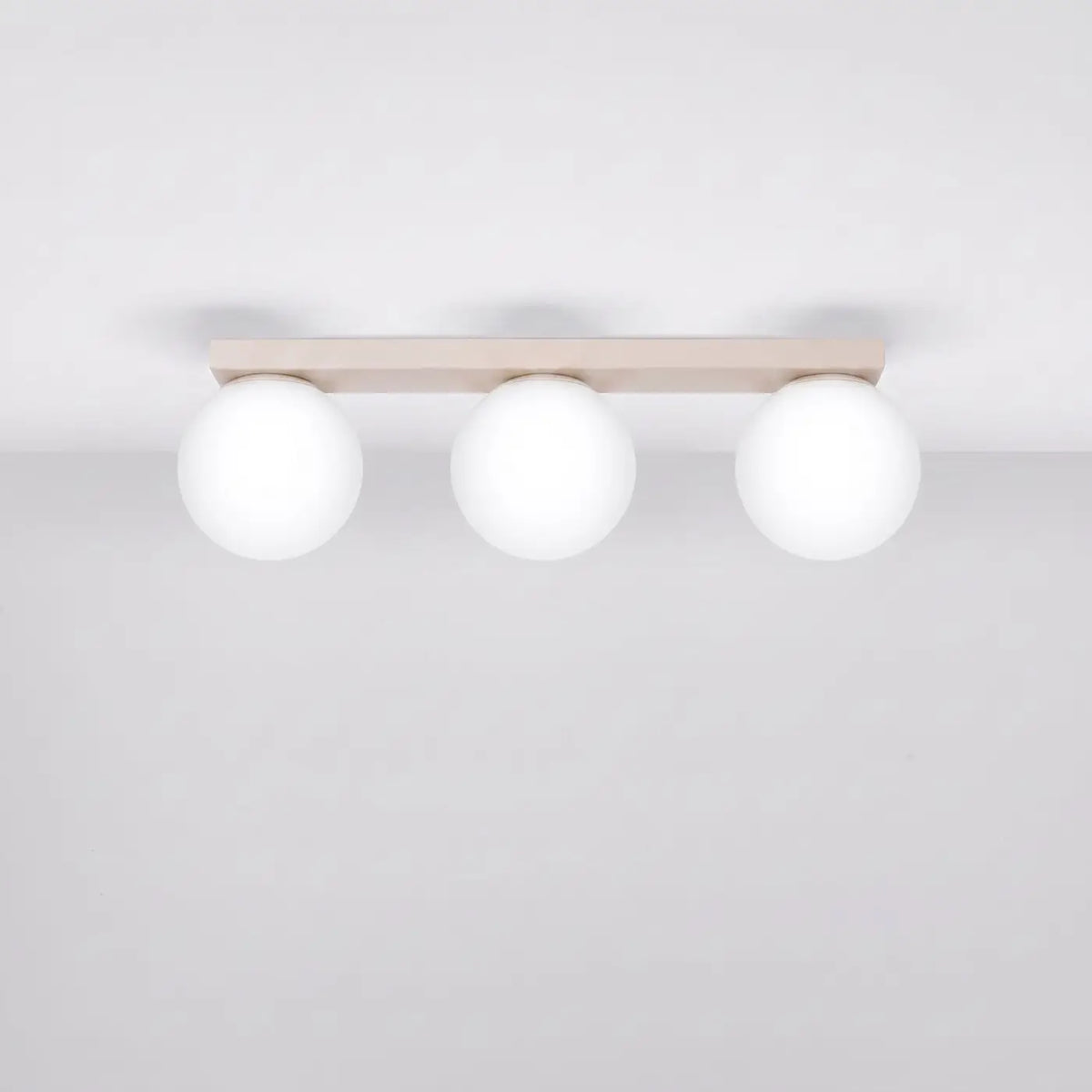 Plafonnier à boules en verre opale sur rampe, de 1 à 6 lumières, beige