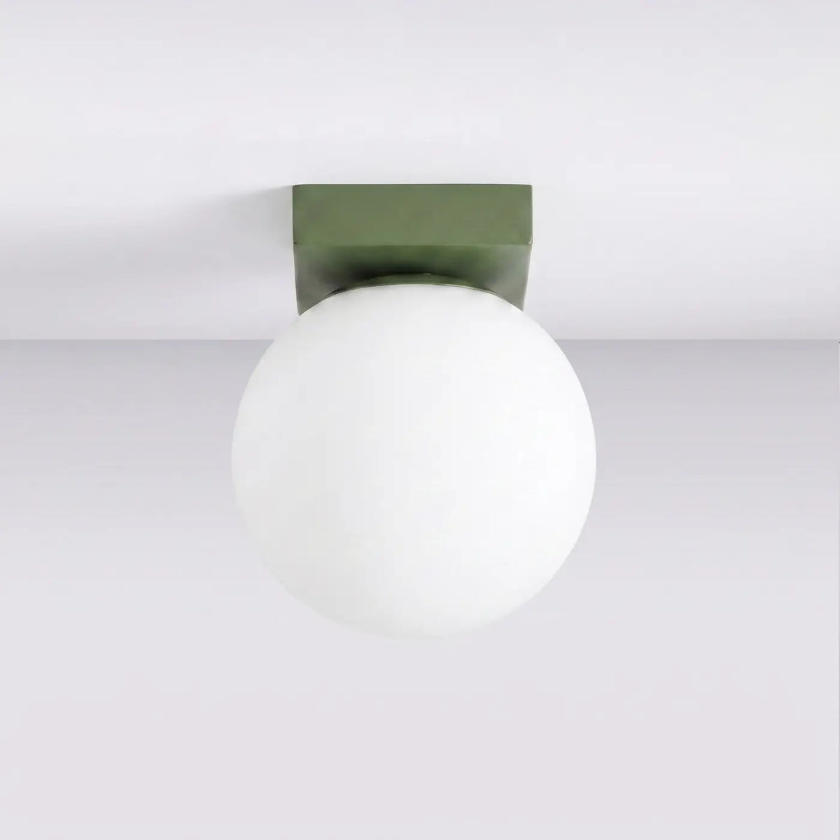 Plafonnier à boules en verre opale sur rampe, de 1 à 6 lumières, vert olive
