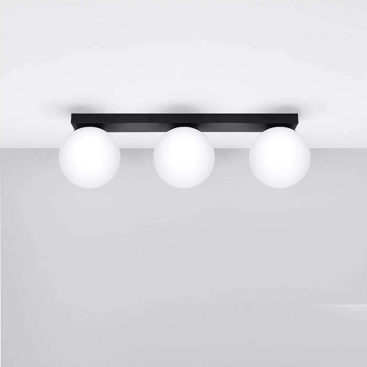 Plafonnier à boules en verre opale sur rampe, de 1 à 6 lumières, noir