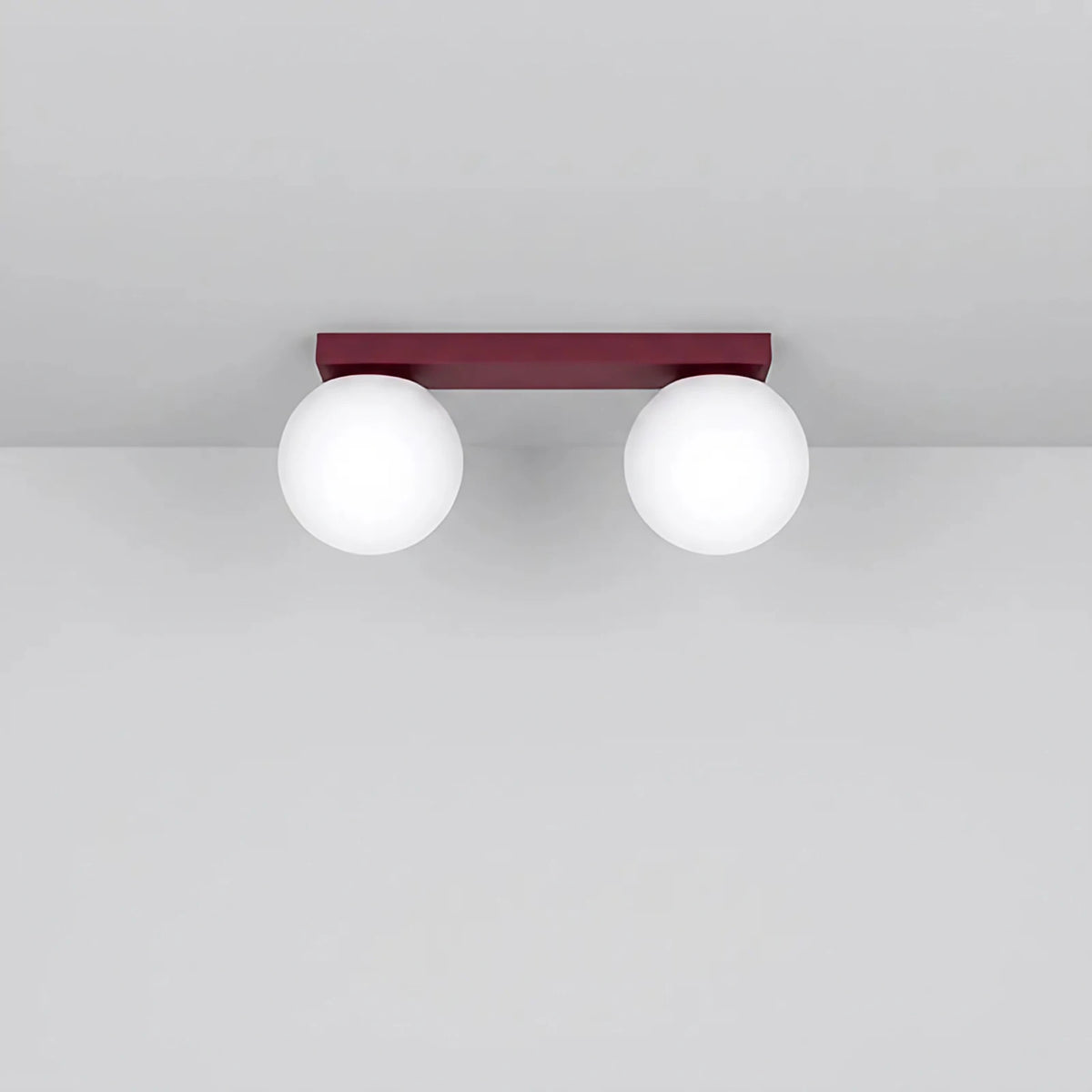 Plafonnier à boules en verre opale sur rampe, de 1 à 6 lumières, bordeaux