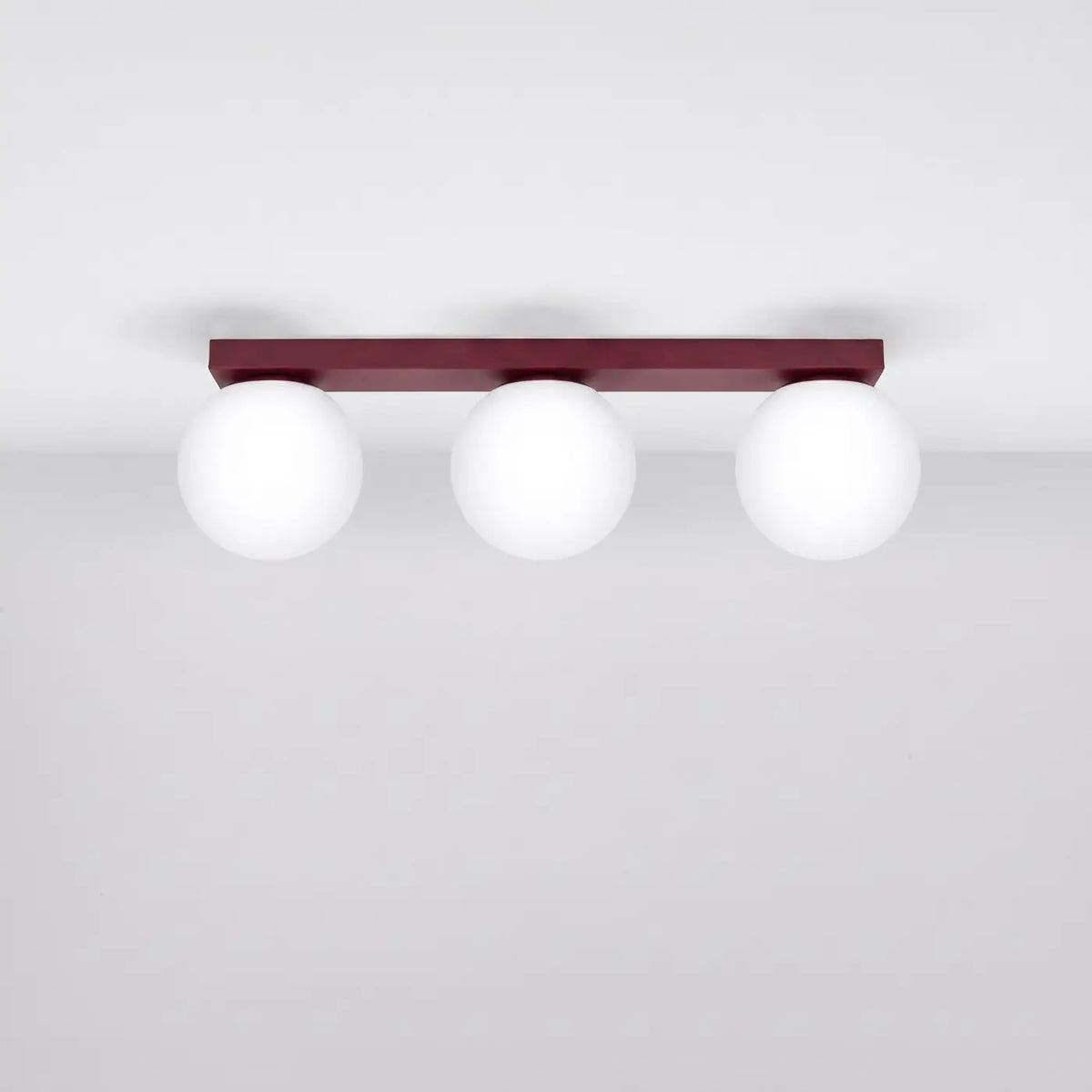 Plafonnier à boules en verre opale sur rampe, de 1 à 6 lumières, bordeaux