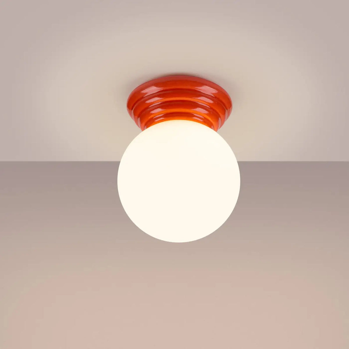 Plafonnier céramique émaillée et globe en verre, IP44, sept couleurs