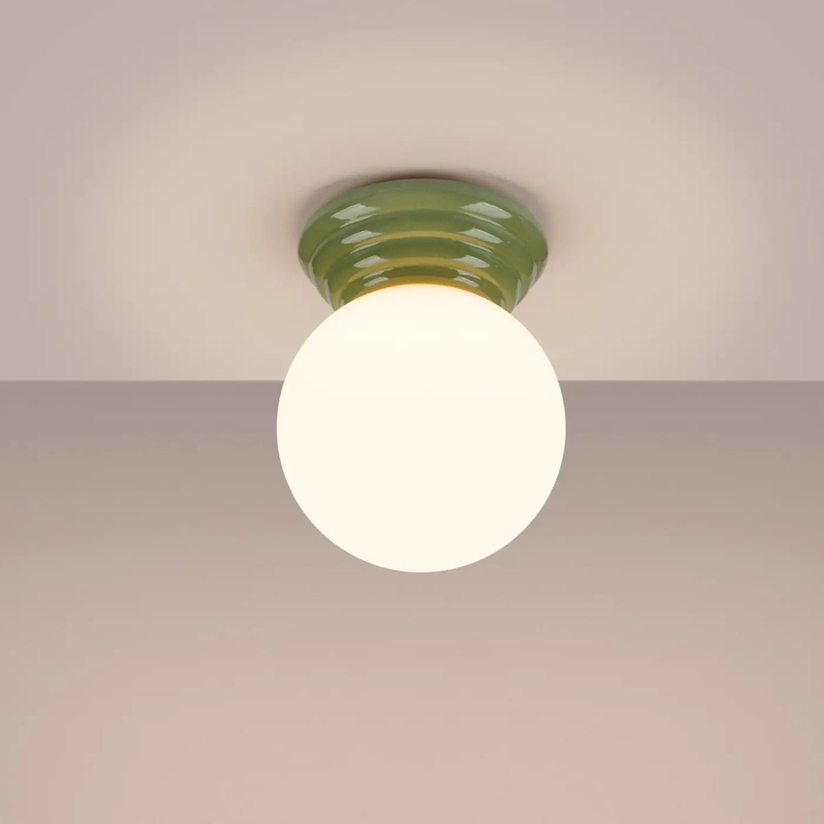 Plafonnier céramique émaillée et globe en verre, IP44, sept couleurs