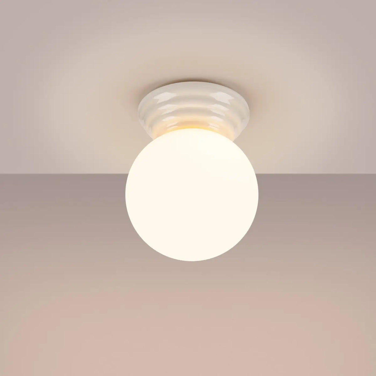 Plafonnier céramique émaillée et globe en verre, IP44, sept couleurs