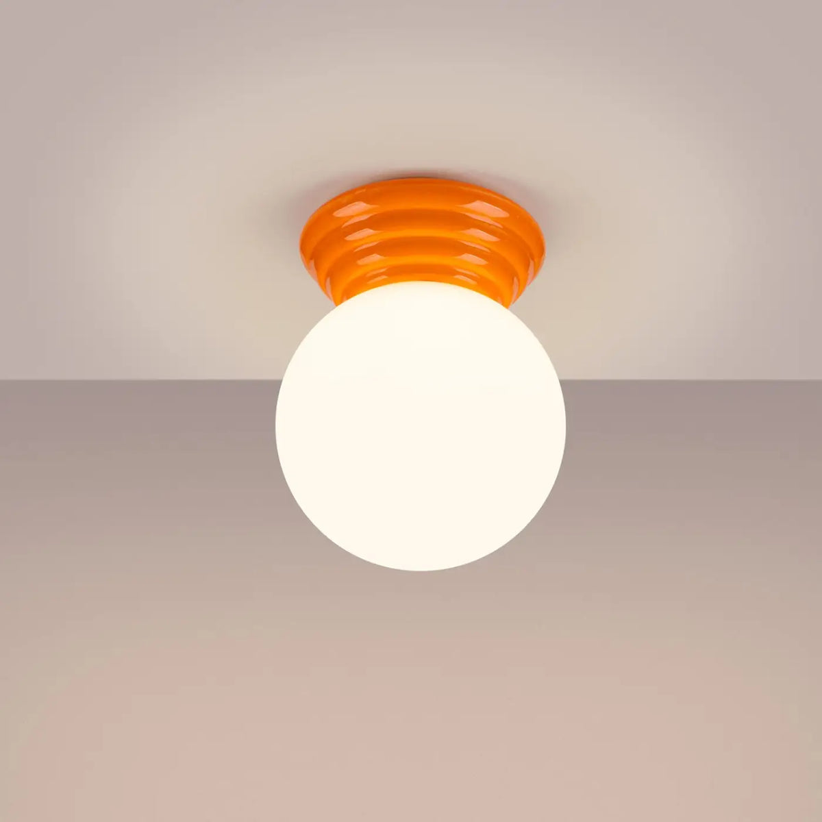 Plafonnier céramique émaillée et globe en verre, IP44, sept couleurs