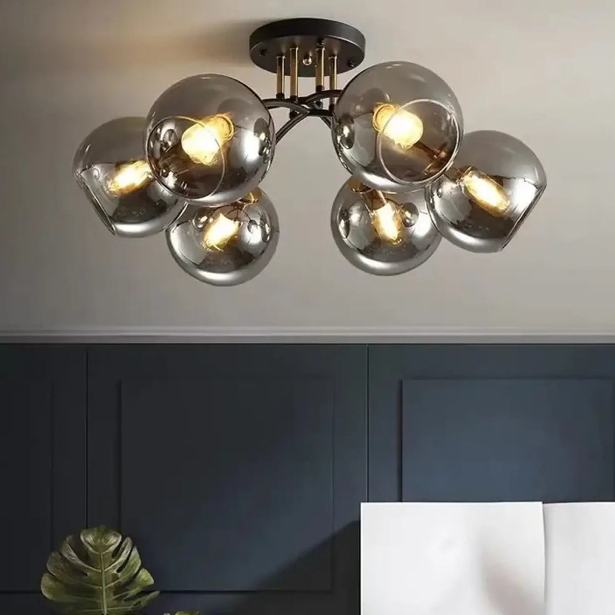 Plafonnier à boules de verre et détails dorés, tailles S à L, gris
