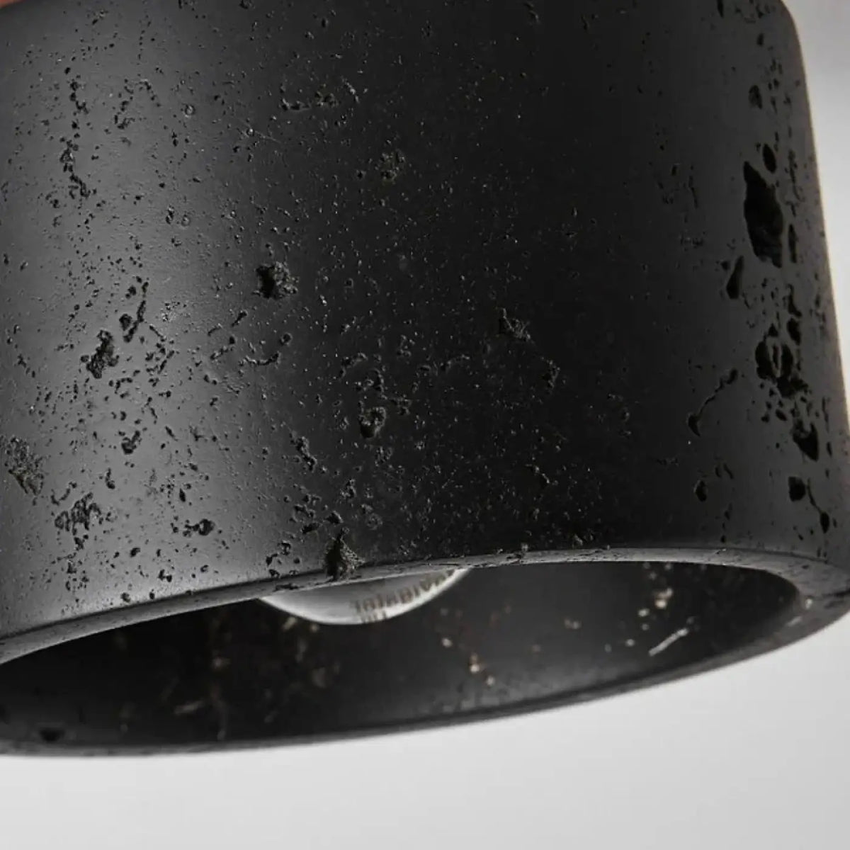 Plafonnier cylindre en marbre et noir mat, ligne épurée
