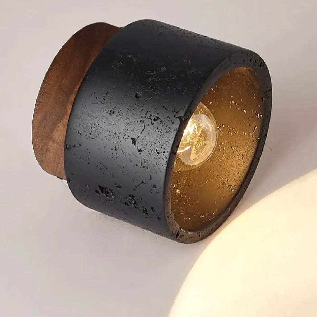 Plafonnier cylindre en marbre et noir mat, ligne épurée