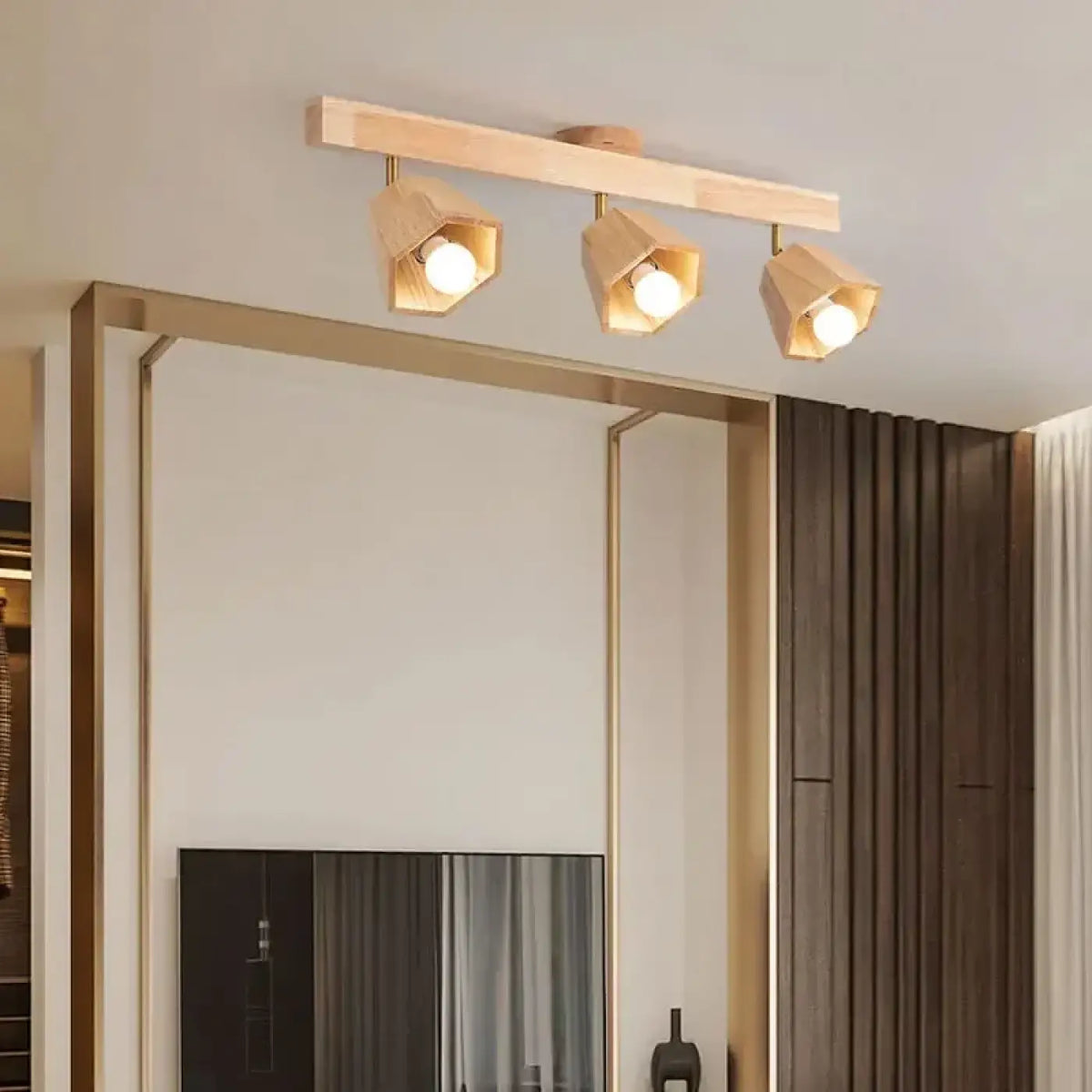 Plafonnier spots LED orientables sur bois, une à quatre têtes