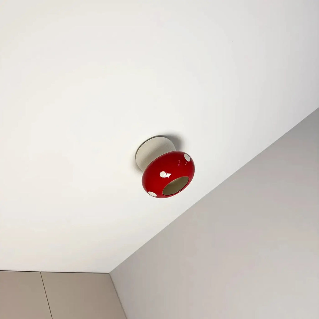 Plafonnier champignon rouge sur base en bois
