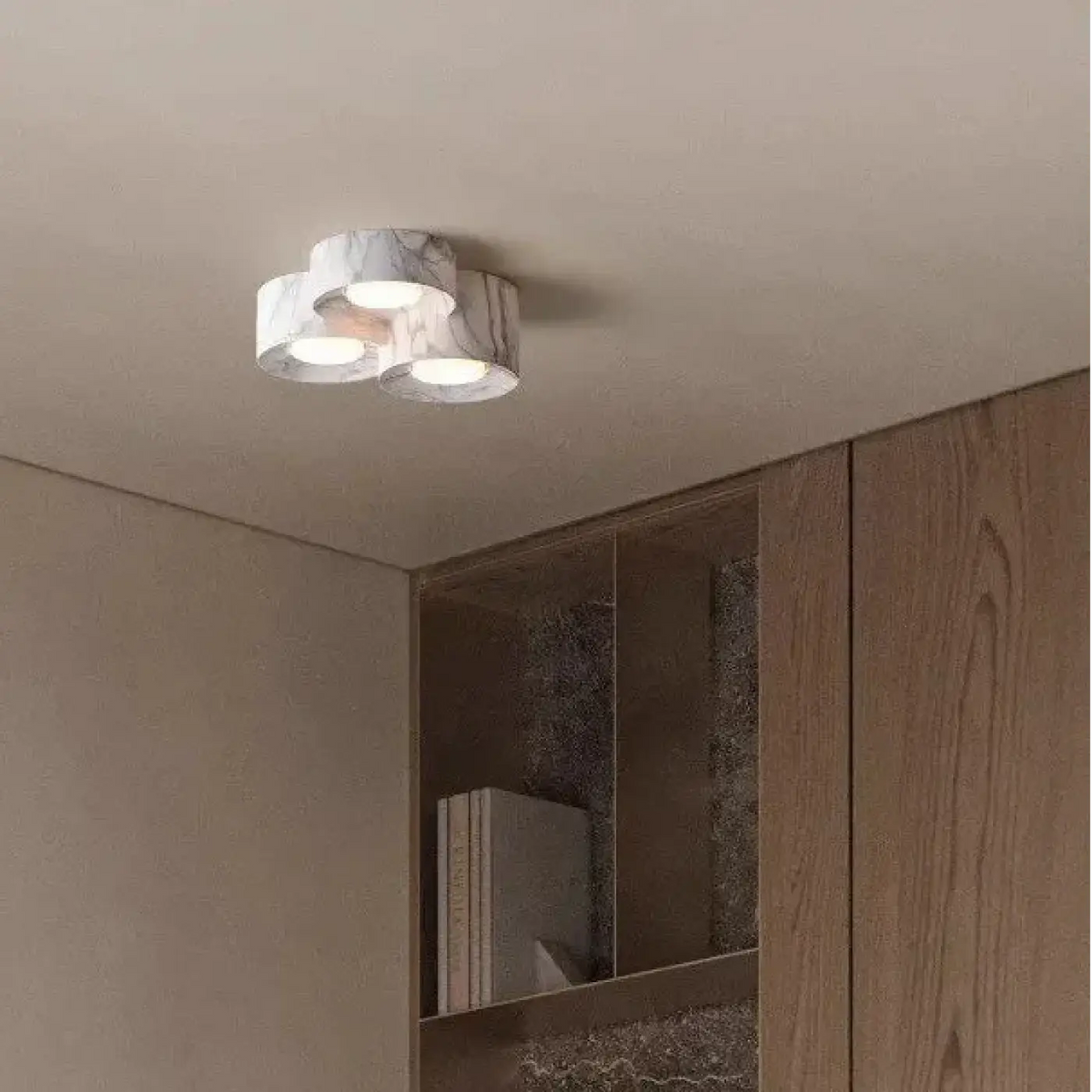 Plafonnier LED compact à trois spots pour couloir