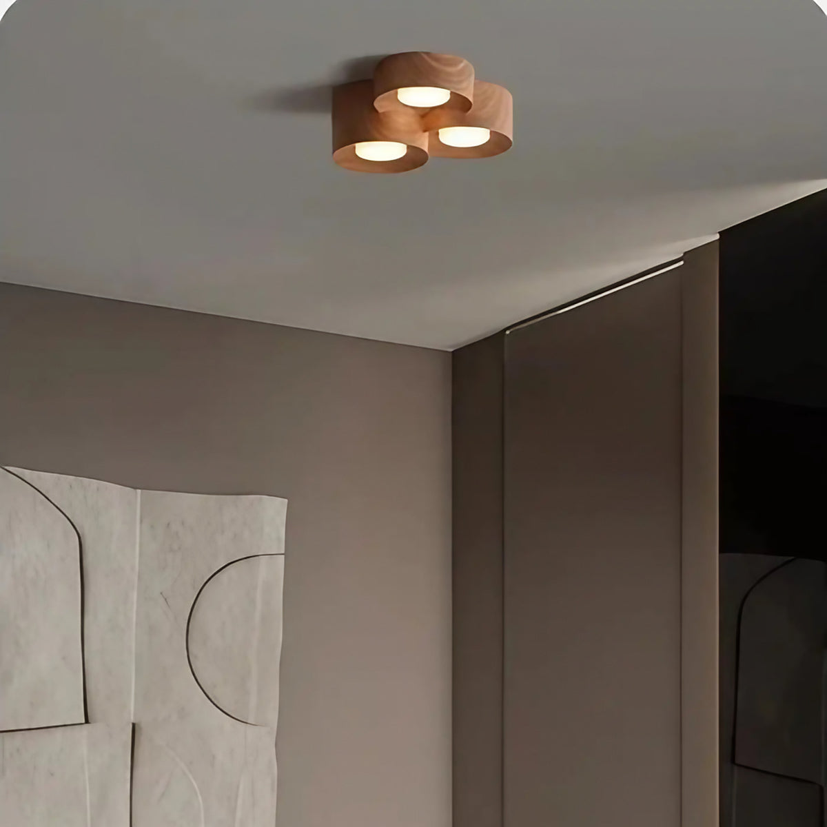 Plafonnier LED compact à trois spots pour couloir, marron