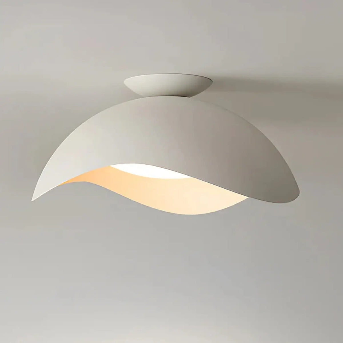 Plafonnier design à forme sculptée, blanc ou noir