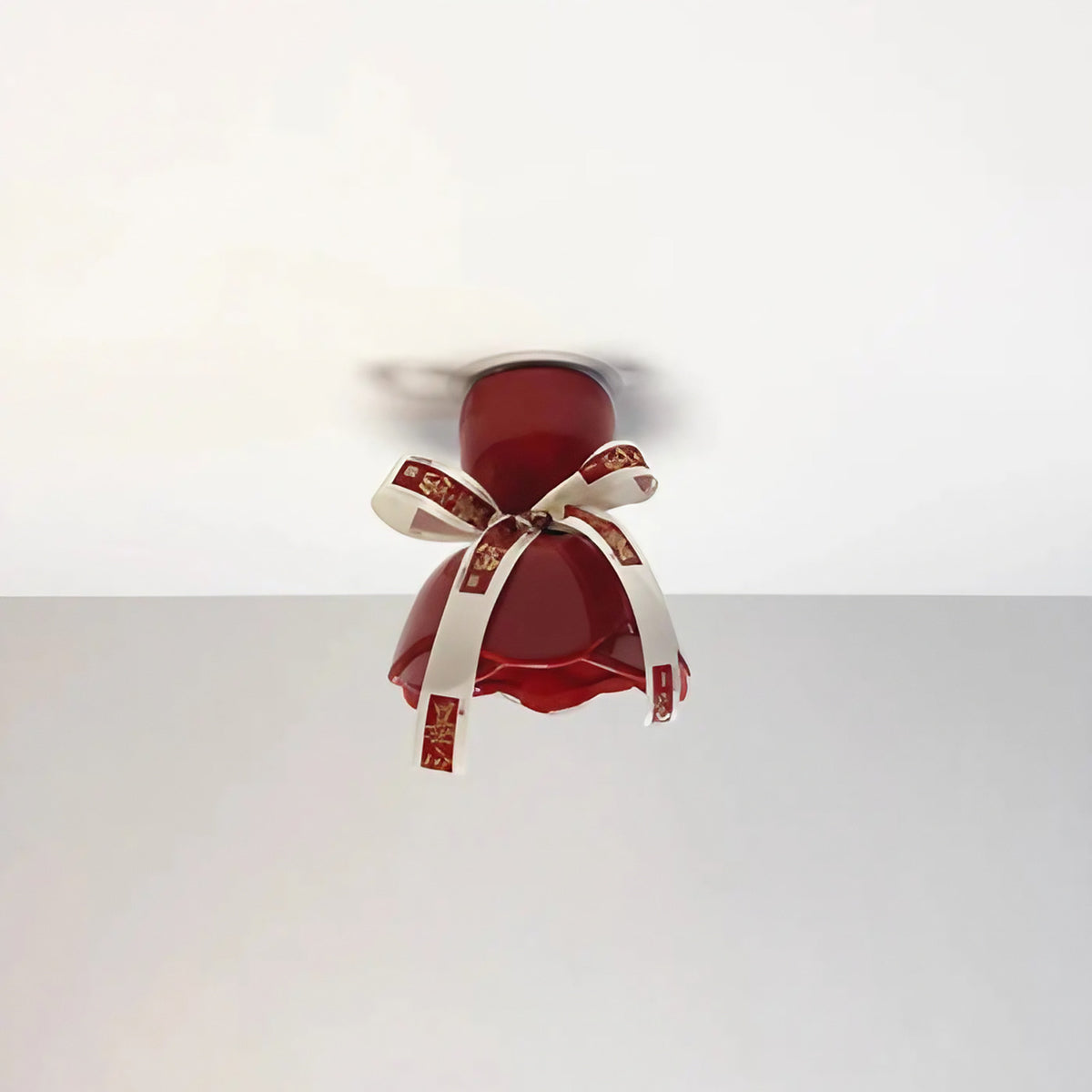 Plafonnier à nœud décoratif rouge et blanc, effet ruban