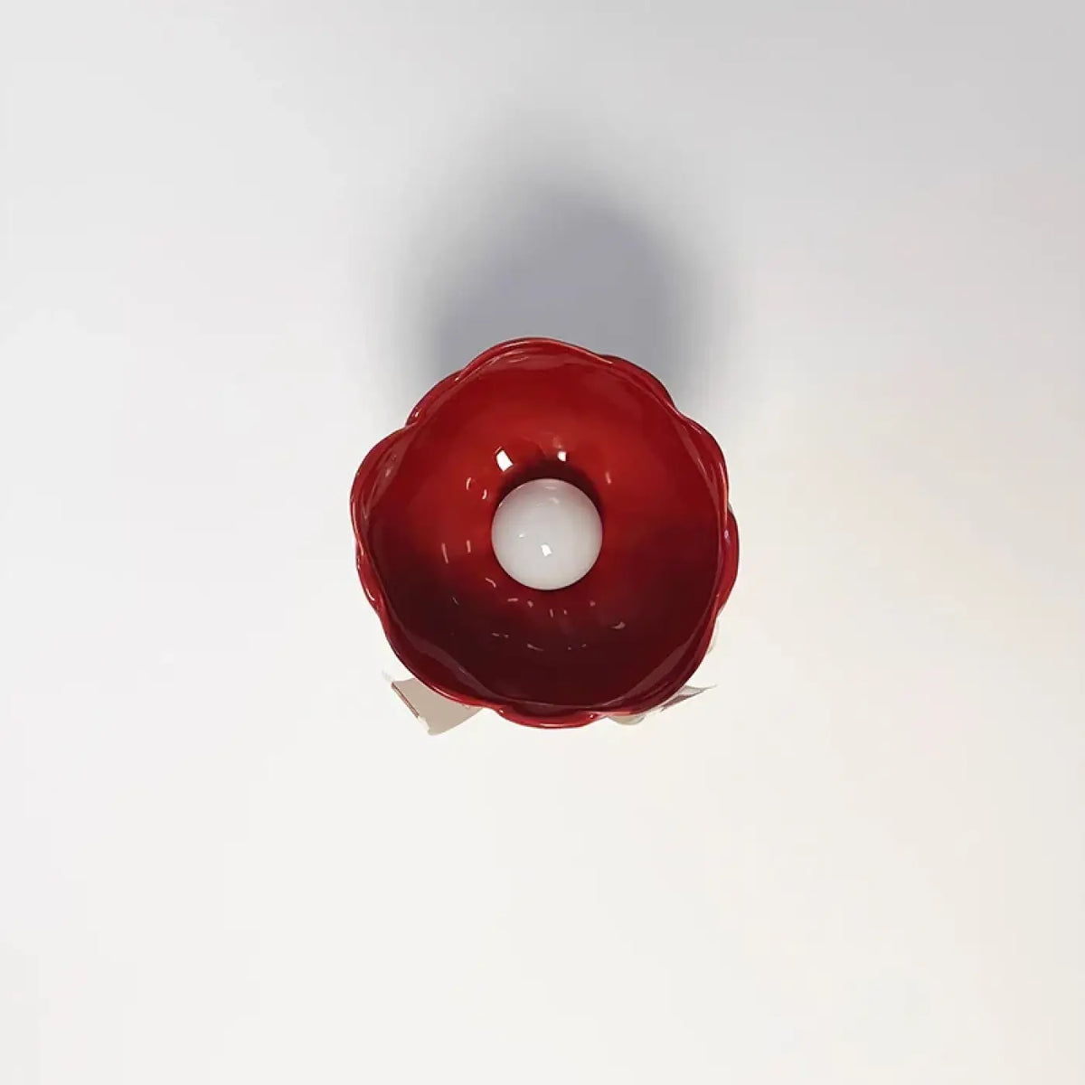 Plafonnier à nœud décoratif rouge et blanc, effet ruban