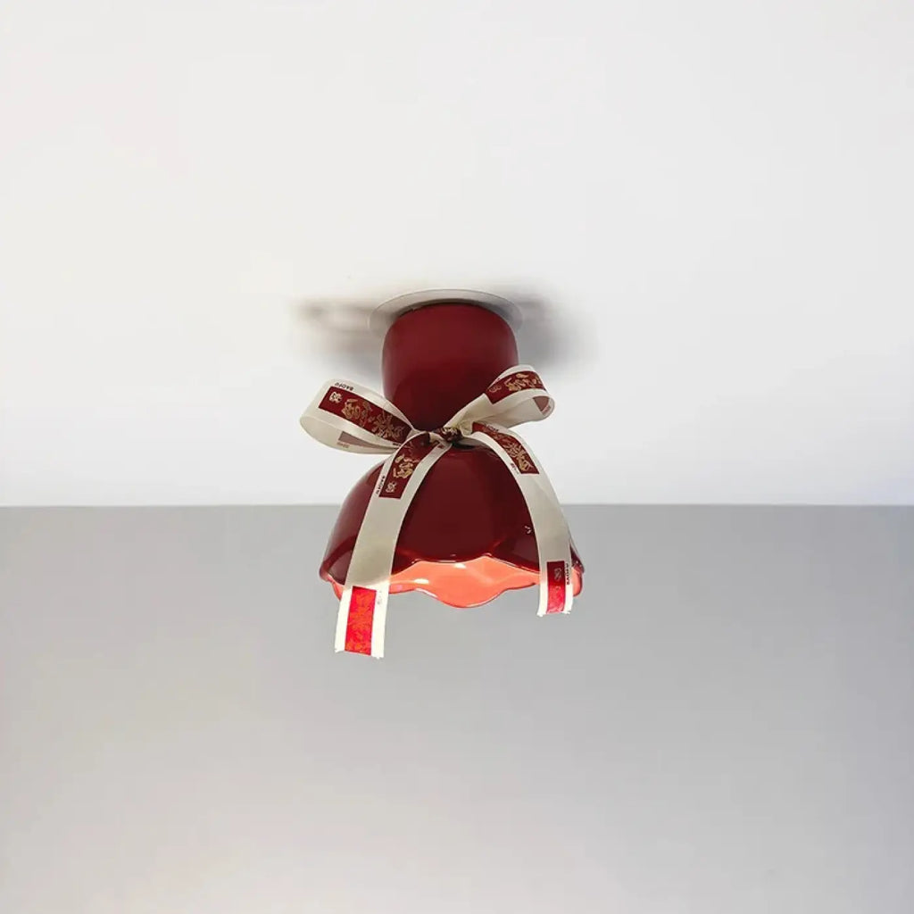 Plafonnier à nœud décoratif rouge et blanc, effet ruban