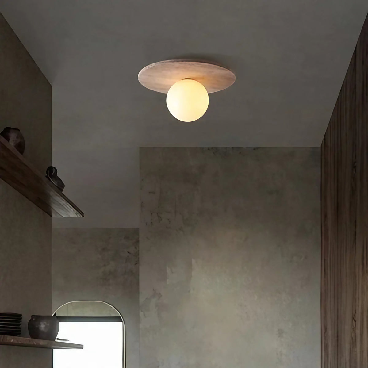 Plafonnier en pierre claire et globe de verre blanc